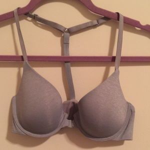 VS lightly lined gray front close bra. Size 34B